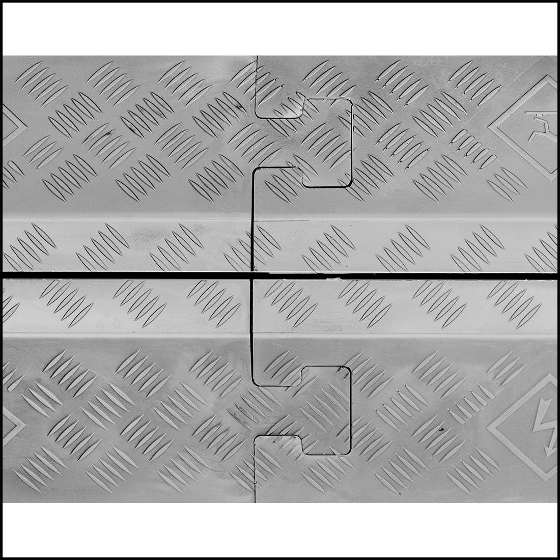 Kilitli Kablo Rampası, 2-1/4“ Genişlik x 2-1/4” Yükseklik Kanal ile, Yatay Stil