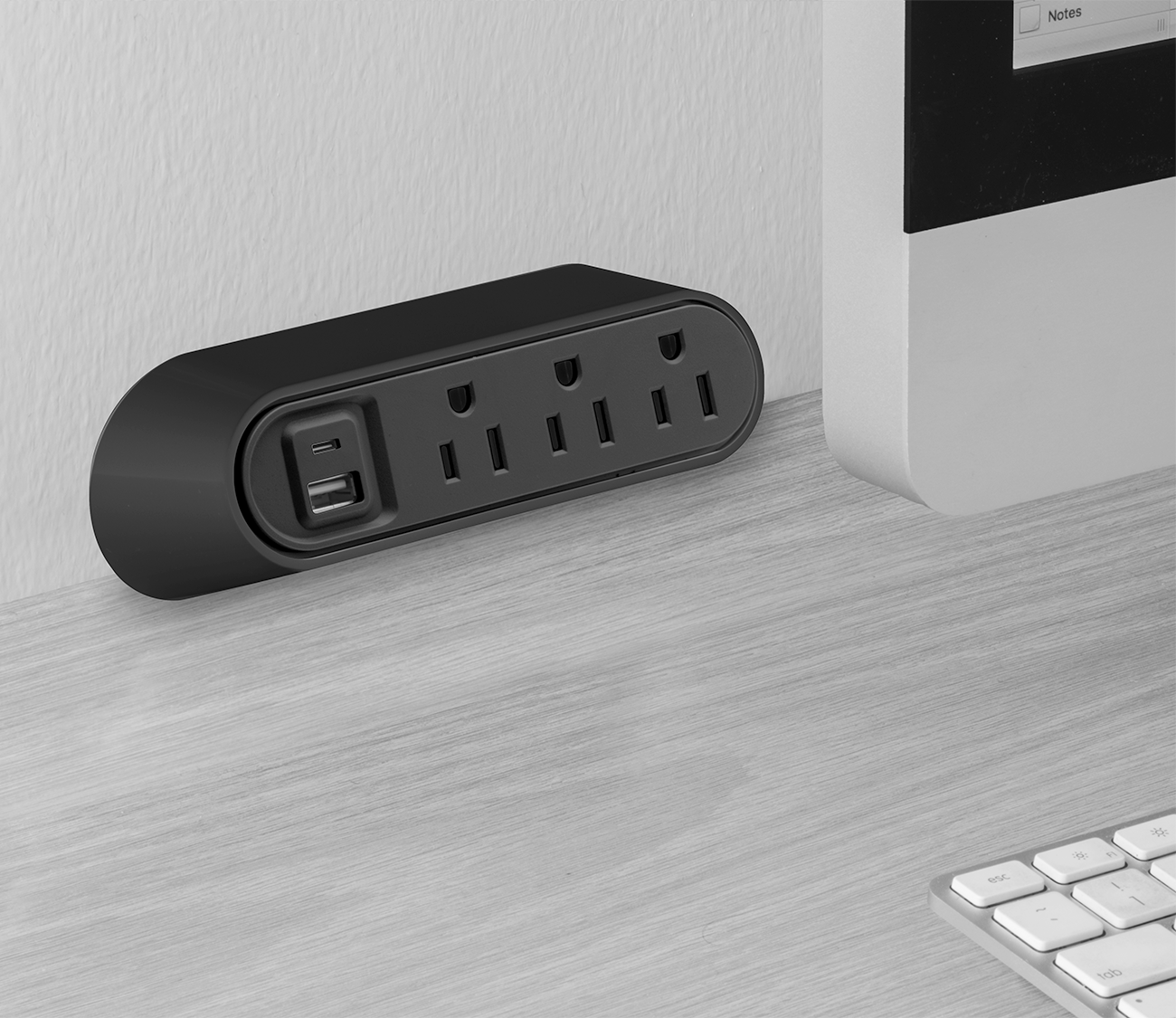 Tezgah Üstü Priz Şeridi, 3 Çıkış, 1 USB-A Bağlantı Noktası, 1 USB-C Bağlantı Noktası, 6' Uzunlukta Kablo